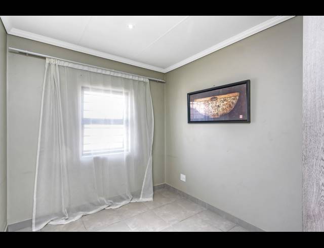 3 BEDROOM HOUSE FOR SALE IN COSMO CITY